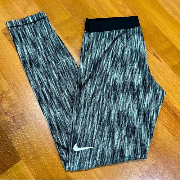 Nike Pants - HP🎉 Nike | Hyperwarm Workout Leggings